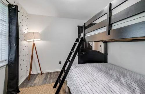 The Peach Family Friendly Oasis - Photo 17