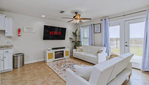 8 Mins to SPI Beach Spacious 3BR with Backyard - Foto 4