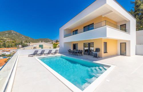 Familiy Villa Navis with heated pool - Photo 21