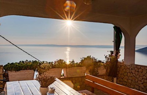 2 Bedroom Nice Apartment In Stara Baska - Foto 11