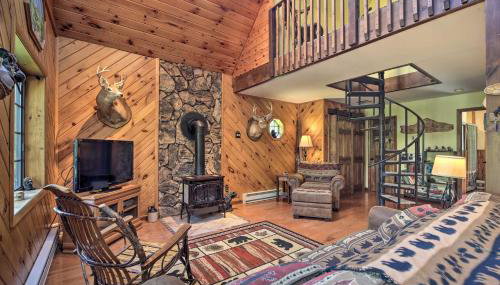 Lake Placid Chalet Deck and Forest Views! - Foto 4