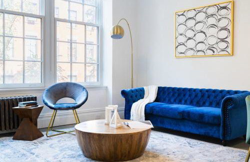 E10-2 Designer East Village Townhouse 1BR W D - Foto 2