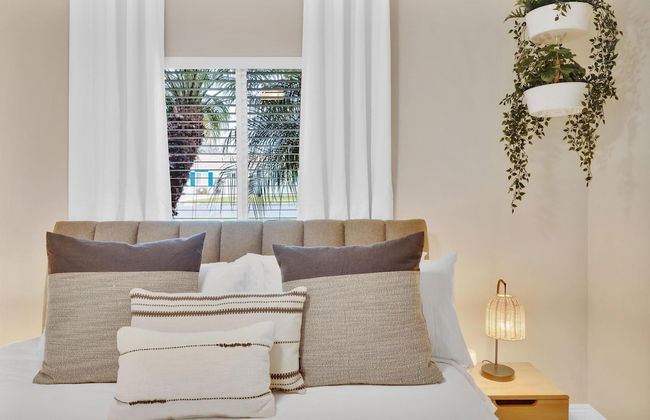 Designer Coastal Paradise w Pool - Steps to Beach - Foto 36