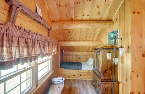 Elegant Hudson Valley Retreat with Hot Tub and Pond - Foto 23