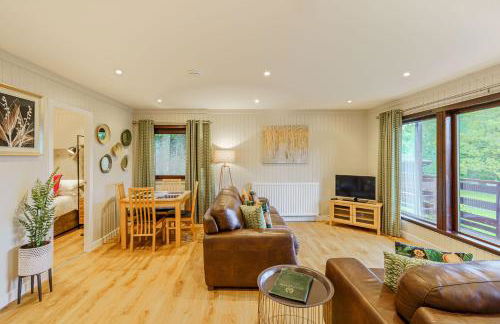 Conifer Lodge 25 with Hot Tub - Photo 4