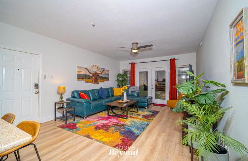 Color Pop by the Pool! - Foto 9