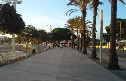 50 m de la plage! Proche du centre ville! Piscine! Vue sur mer et montagnes! Wifi! 2 vélos à disposition! - Photo 49