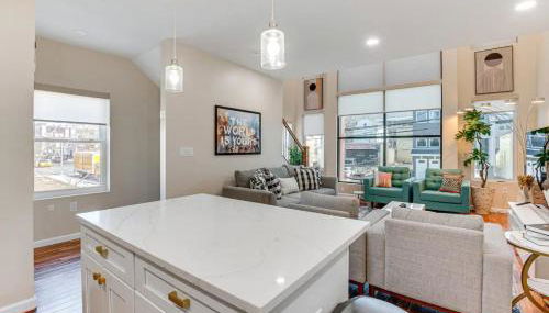 Townhouse - Urban Living with Rooftop Deck! - Foto 5