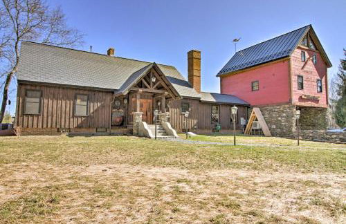 Timeless Red Sox Retreat with Scenic Mountain Views! - Foto 32