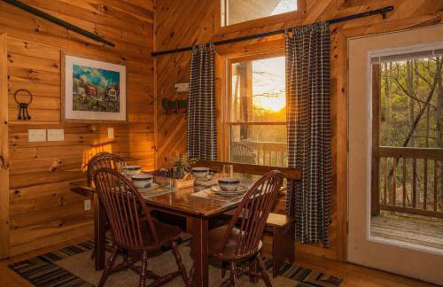 Alpine Joy-Hot Tub, Pond Access ,Cozy Cabin Retreat in the Smokies - Foto 46