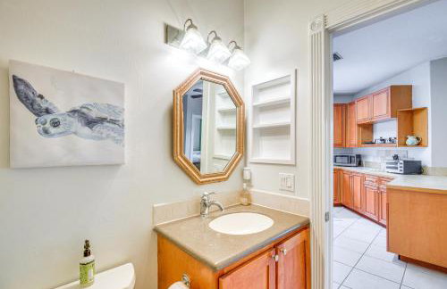 Walk to the Beach! New Smyrna Hideaway with Patio - Foto 16