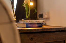 NEWLY Refurbed - Large Studio Apt With Private Parking - Foto 26