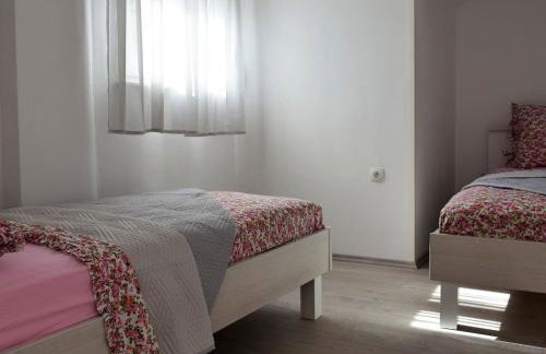 Apartment Meryl ST - Two Bedroom Apartment with Sea View - Photo 30