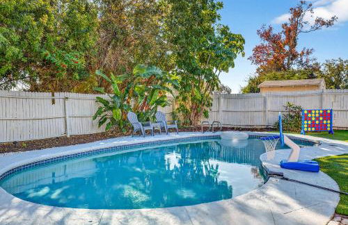 Family Putting Green Oasis BBQ Cornhole Heated Pool - Foto 11