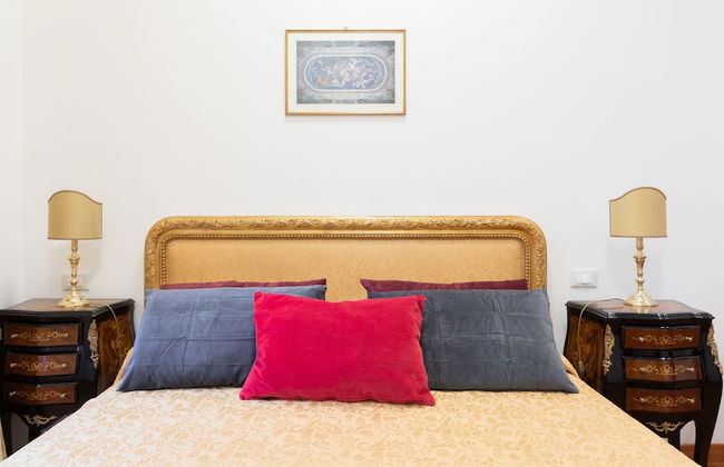 Elegant Salandra Suite - Photo 30