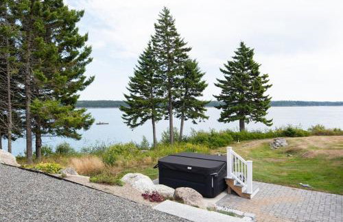 Oceanview Barnhouse Retreat with Hot Tub - Foto 8