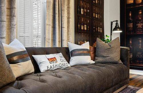 Bourbon-themed home w arcade & hot tub for groups - Foto 20