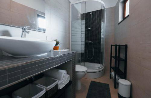 Cozy country home with heated outdoor pool - Photo 10