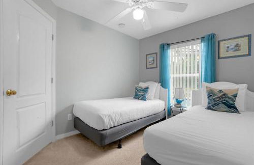 Upstay Lakeside Retreat w Private Pool and Game Room - Foto 54