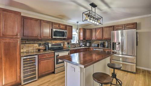 Hot Tub, Fire Pit and Lake Access Poconos Escape! - Foto 5