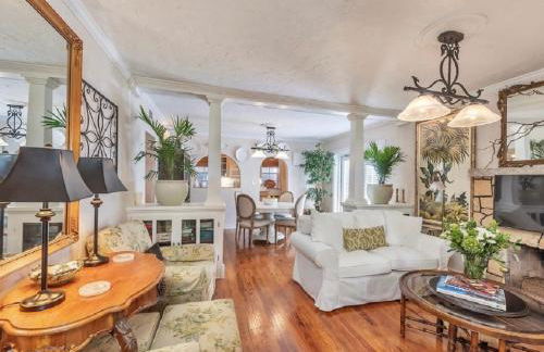 Tropical Designer House in Heart of Antique Row WPB - Foto 1