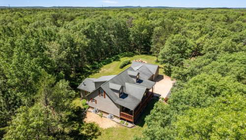 Dog-friendly 6-acre 5BR 3BA home, game room, deck, Wisconsin Dells 10min - Foto 2