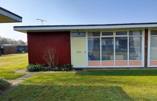 'Retro Retreat' Holiday chalet in the Norfolk Broads - Photo 12