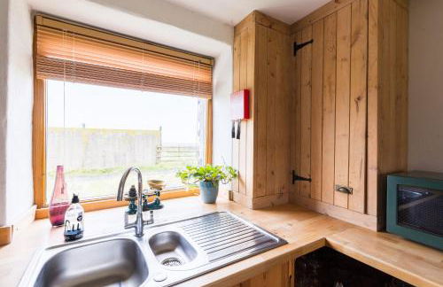 The Workshop- Eco Cottage by the Coastal Path - Photo 9