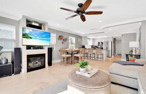 Beach Escape with Patio! 2 Min Walk to Sand & Surf - Foto 24