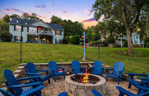 LKJ - Lakefront Home, Hot tub, Fire Pit, Games and Movie Room! - Foto 71