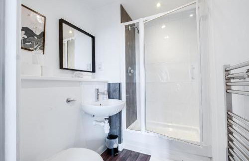 Orient CityView with FreePark and Netflix - Photo 14