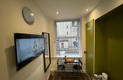 Luxury 6-Bed House - 6 En Suite- Jaquzzi Baths - Private Parking - Suitable for contractors - Foto 52