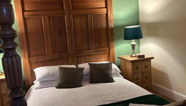 The Buxton Retreat A Luxurious 3-Storey Townhouse with Four Poster Bed and Double Jacuzzi Bath" - Foto 4