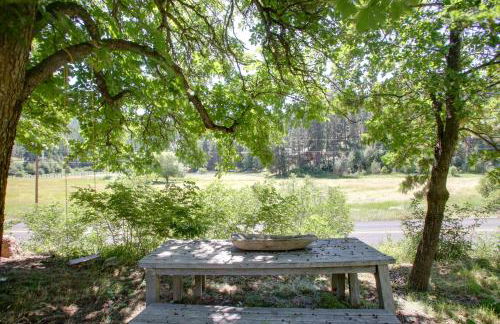 Modern Farmhouse with Movie Room - 6 Mi to Lake! - Foto 28