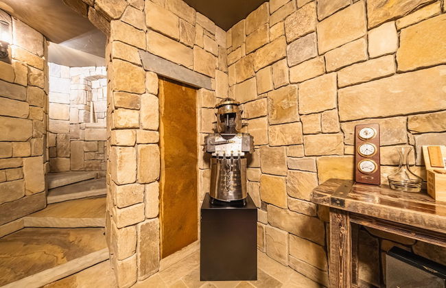 Chateau Fortine Retreat for 6! - Photo 37