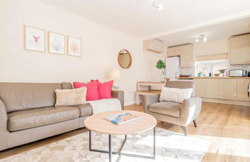 Modern 3-Bedroom 2-Bathroom Flat with Garden at Hanwell - Foto 16