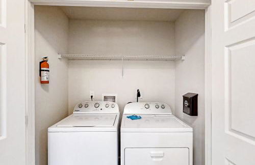 Newly-built 2-story home near the ocean with patio, washer/dryer, streaming - Photo 23