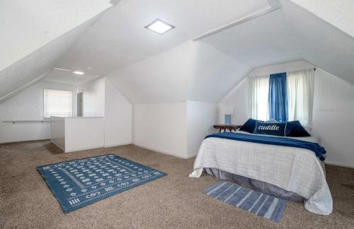 Home Sweet Home - Loft 3 BR - 1 BA WIFI SMART TV - Photo 11