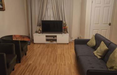 Captivating 3-Bed House in Kent - Photo 4