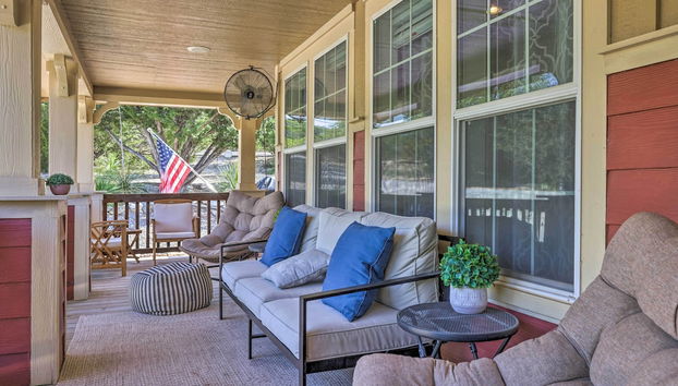 Canyon Lake Retreat w/ Hot Tub, Fire Pit & Grill - Photo 3, Interior