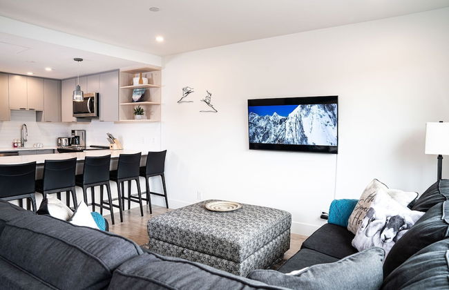 Switchback Suite by Revelstoke Vacations - Photo 28