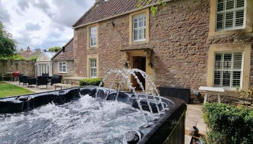 Wellow Farmhouse - Photo 1, Garden view