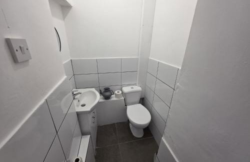 Spacious 3-Bedroom Apartment Near Stratford, 1 Minute From Train Station - Foto 39