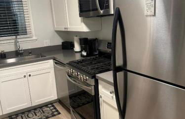 Prime Location in Hollywood with Pool, Free Private Parking - Foto 7