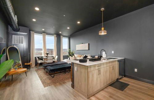 Cozy 1 King BR, Gym, Free Parking, 8mins Train - Foto 30