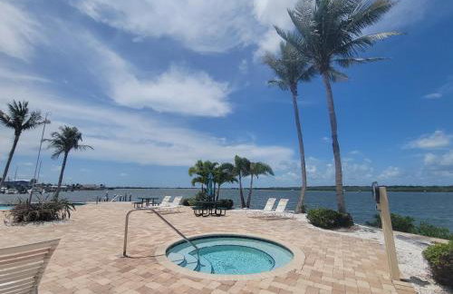 Breathtaking Waterview Condo! - Foto 79