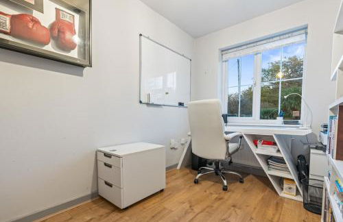 Large 4 Bedroom House Bricket Wood, Van & Car Parking, Sleeps 8 - Foto 29