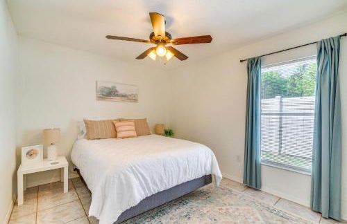 Relax Poolside Spring Hill Family Home with Yard! - Foto 25