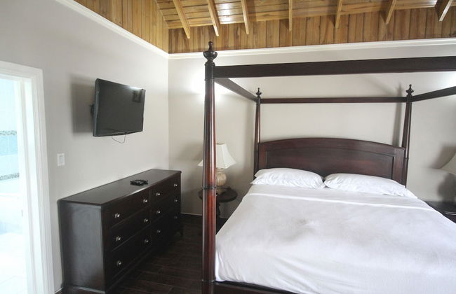 Summer Breeze Vacation Home - Photo 2