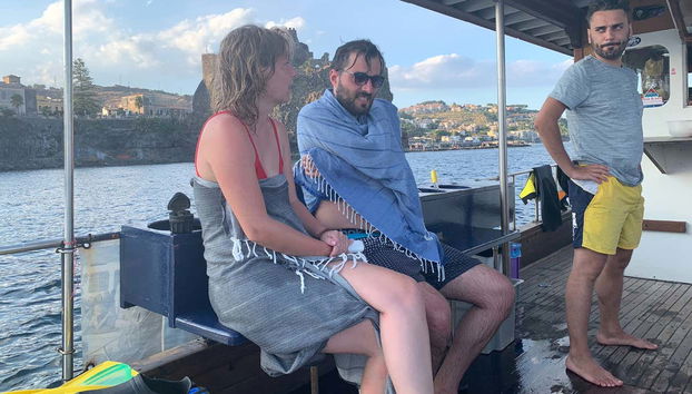 Navigando lungo la costa di Acitrezza